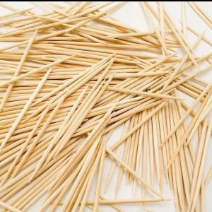 Loose natural wooden toothpicks for kitchen and catering